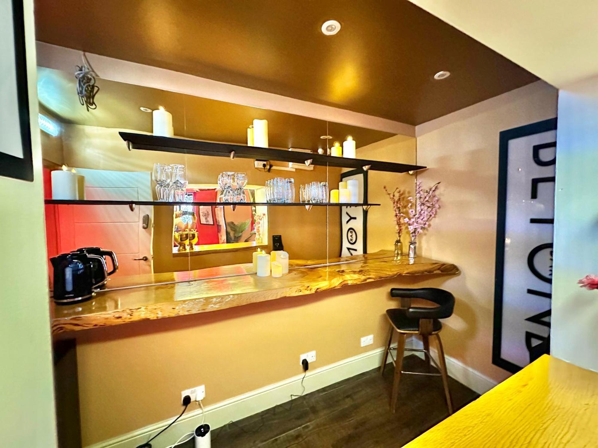 Beyond - Romantic Basement Apartment - Close To Beach - With Parking Bournemouth Buitenkant foto