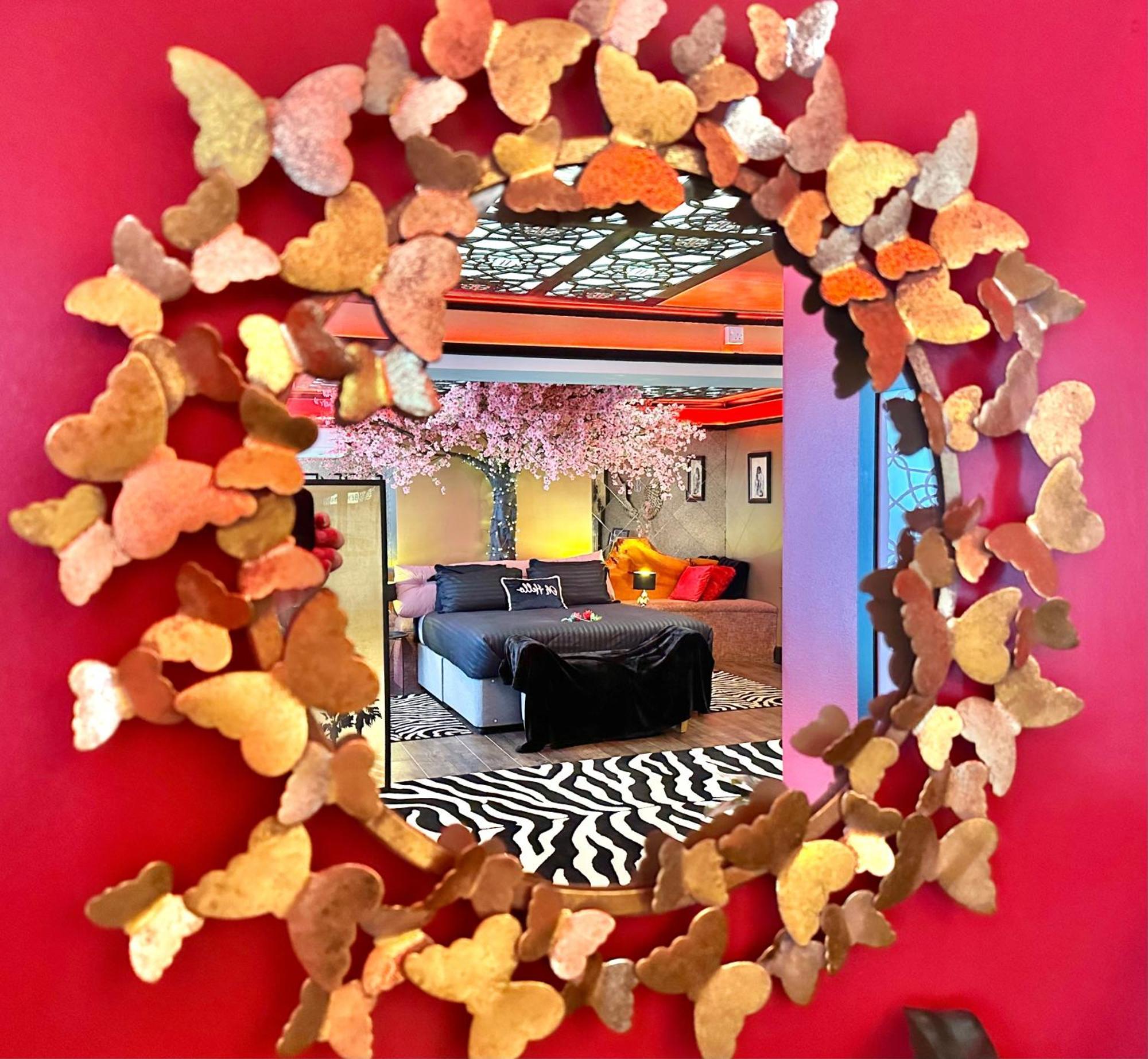 Beyond - Romantic Basement Apartment - Close To Beach - With Parking Bournemouth Buitenkant foto