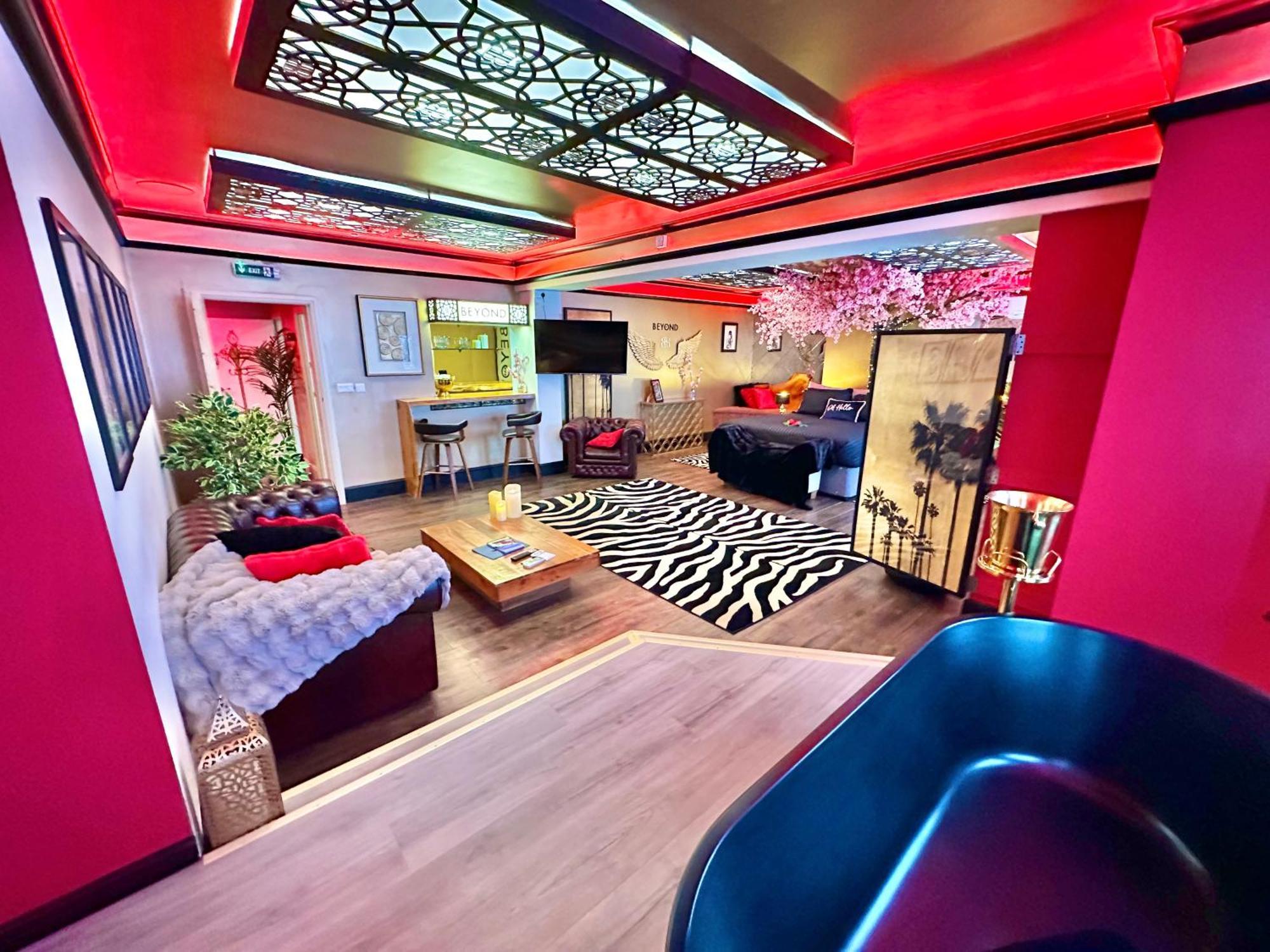 Beyond - Romantic Basement Apartment - Close To Beach - With Parking Bournemouth Buitenkant foto