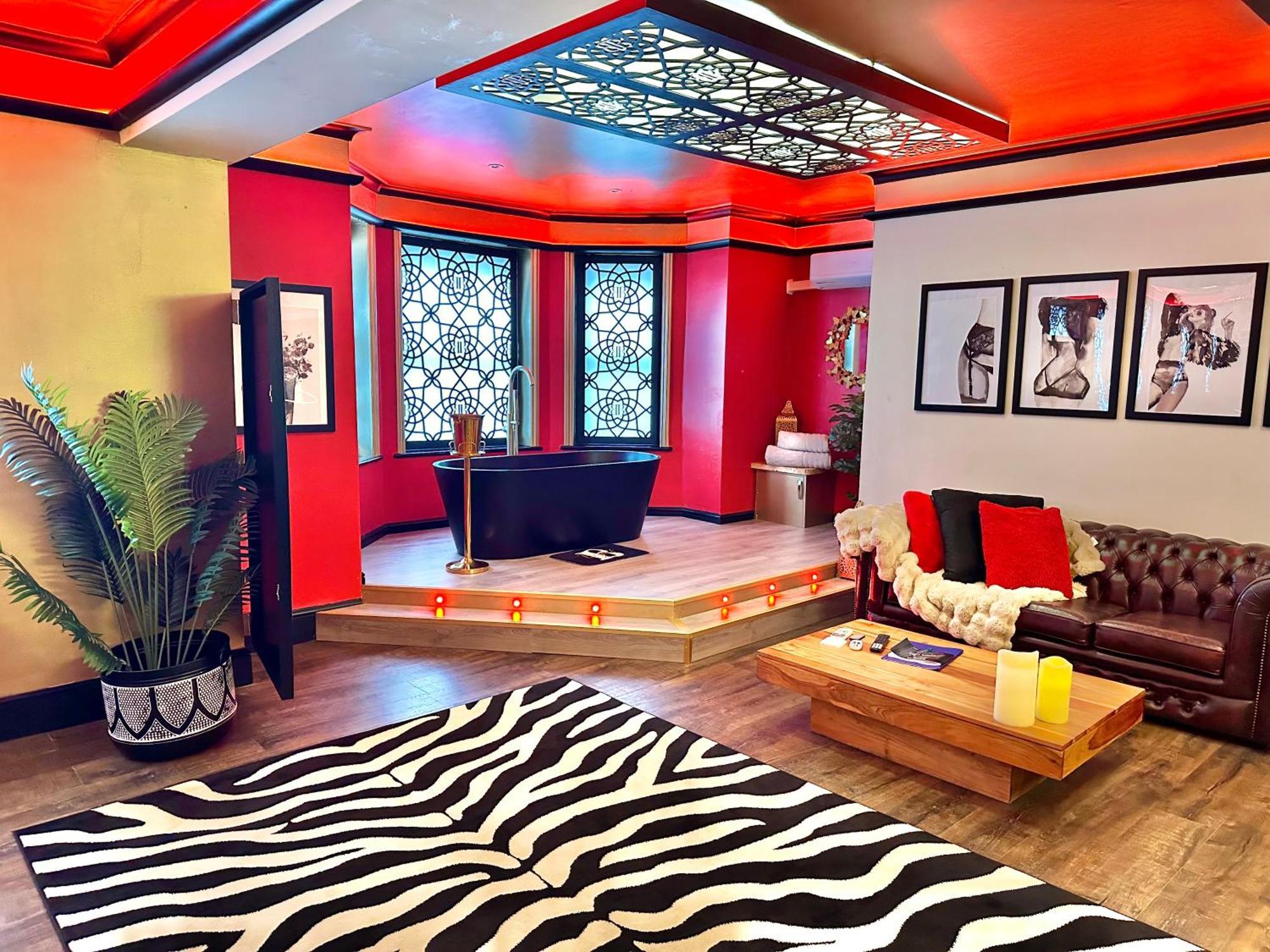 Beyond - Romantic Basement Apartment - Close To Beach - With Parking Bournemouth Buitenkant foto