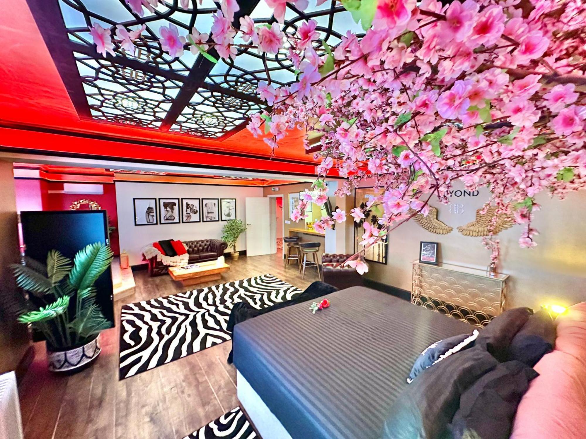 Beyond - Romantic Basement Apartment - Close To Beach - With Parking Bournemouth Buitenkant foto