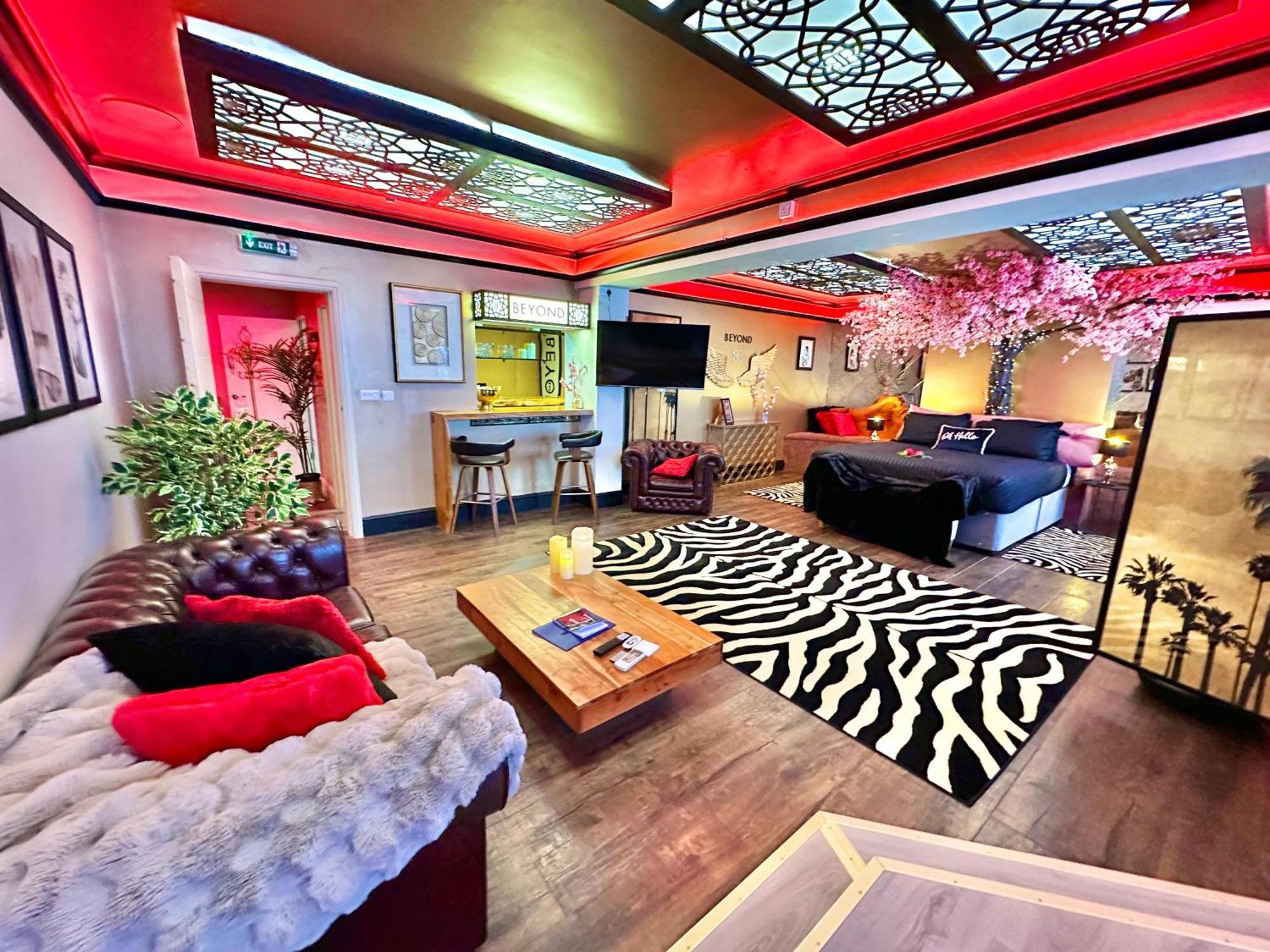 Beyond - Romantic Basement Apartment - Close To Beach - With Parking Bournemouth Buitenkant foto