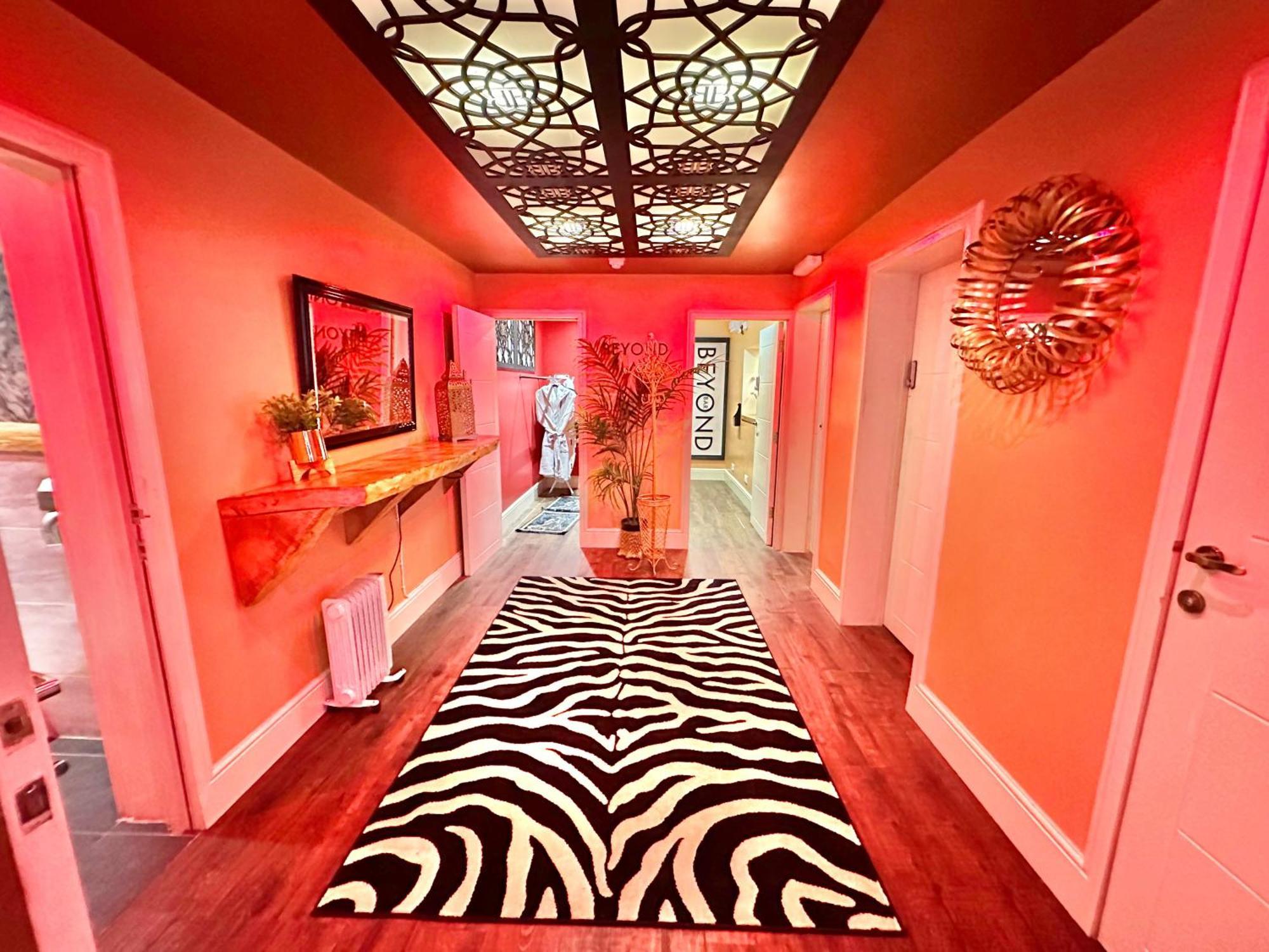 Beyond - Romantic Basement Apartment - Close To Beach - With Parking Bournemouth Buitenkant foto