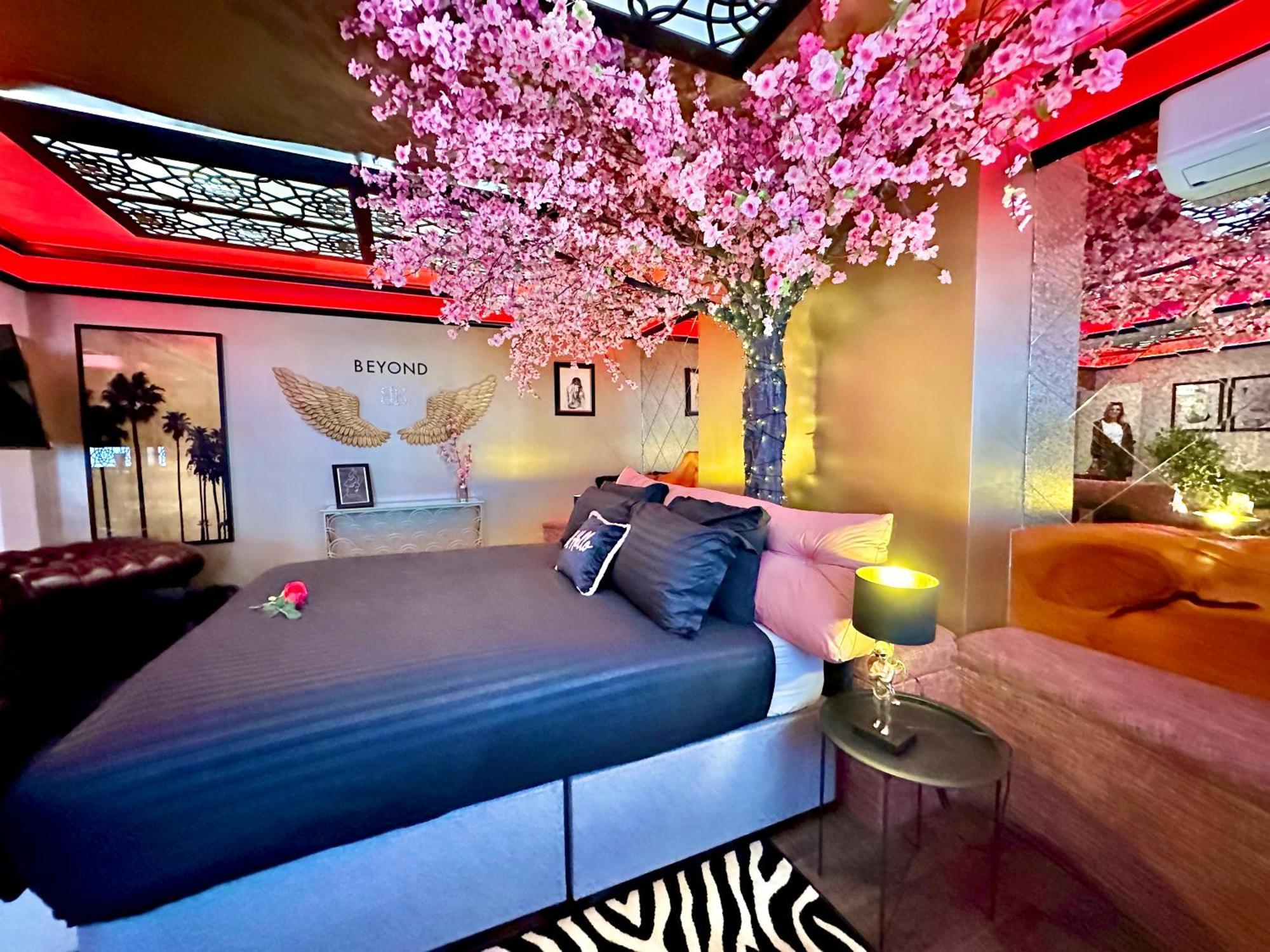 Beyond - Romantic Basement Apartment - Close To Beach - With Parking Bournemouth Buitenkant foto