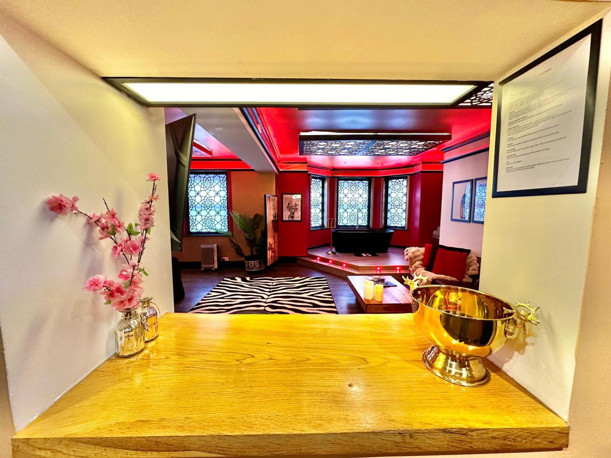 Beyond - Romantic Basement Apartment - Close To Beach - With Parking Bournemouth Buitenkant foto