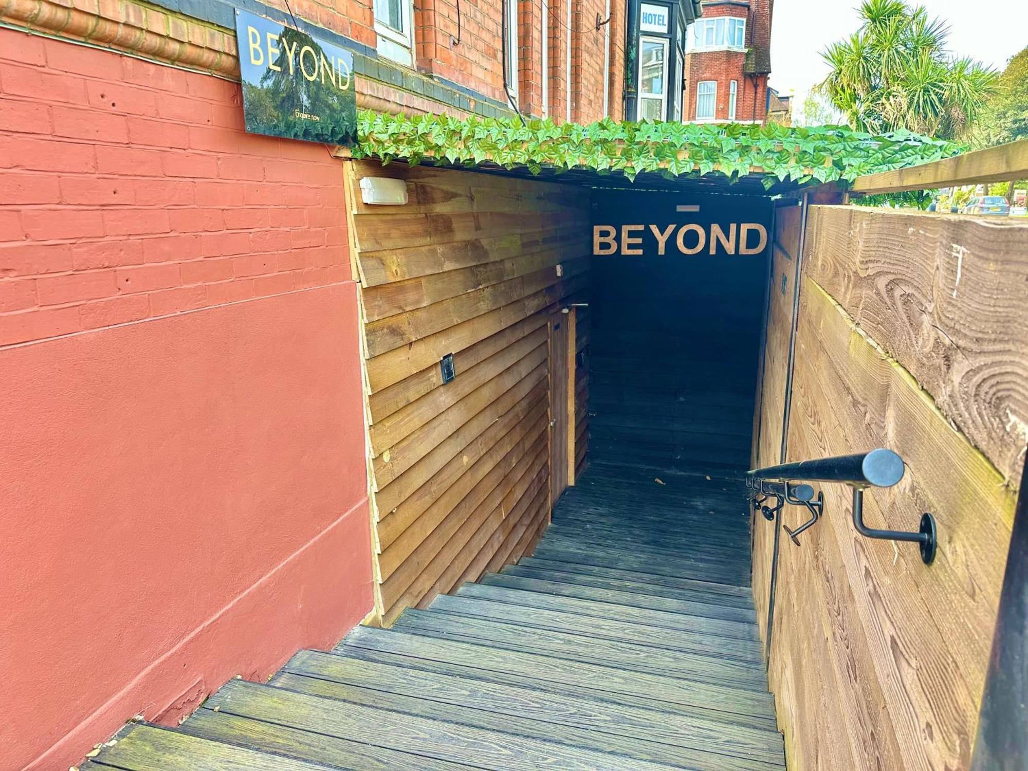 Beyond - Romantic Basement Apartment - Close To Beach - With Parking Bournemouth Buitenkant foto