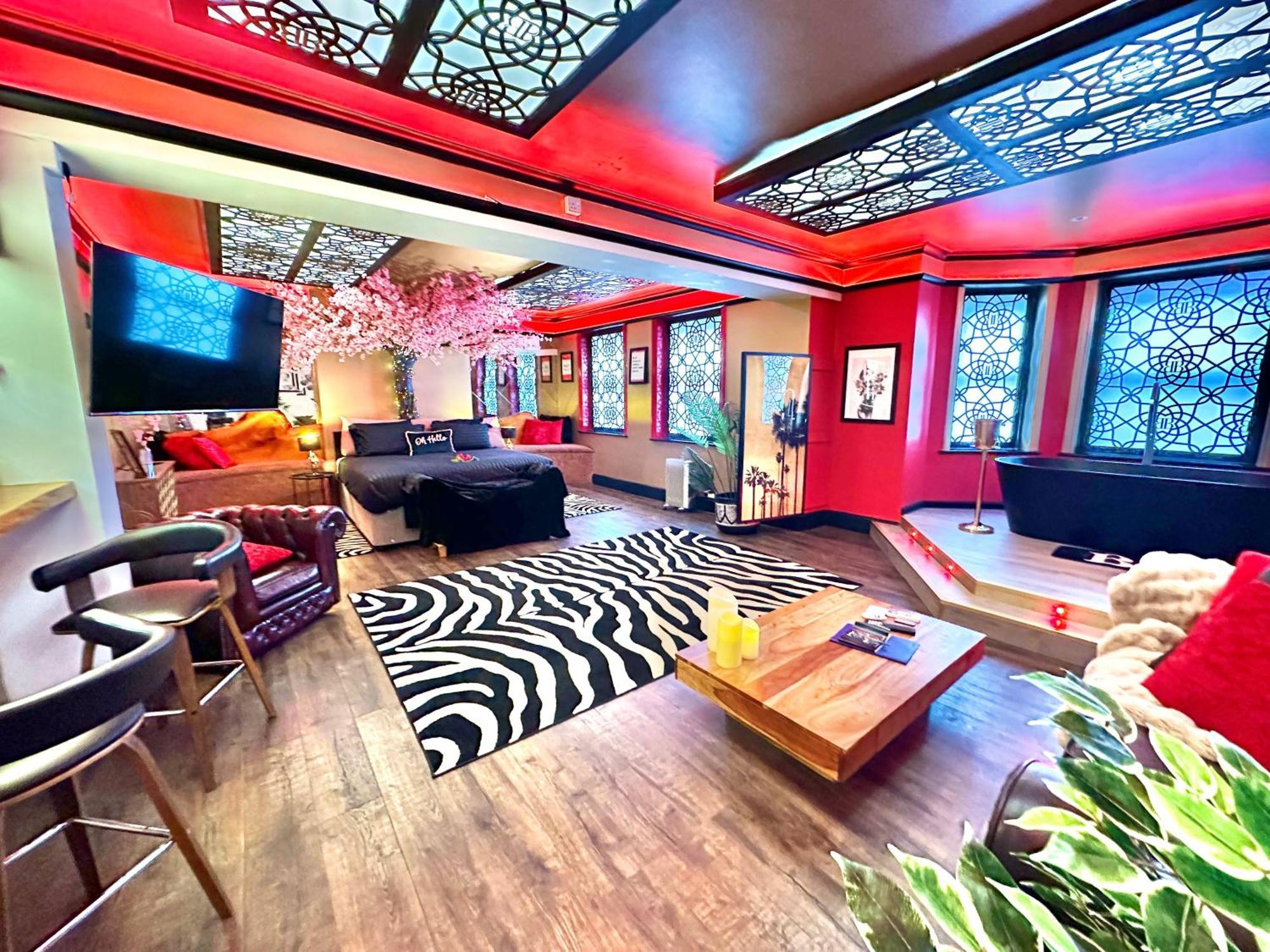 Beyond - Romantic Basement Apartment - Close To Beach - With Parking Bournemouth Buitenkant foto