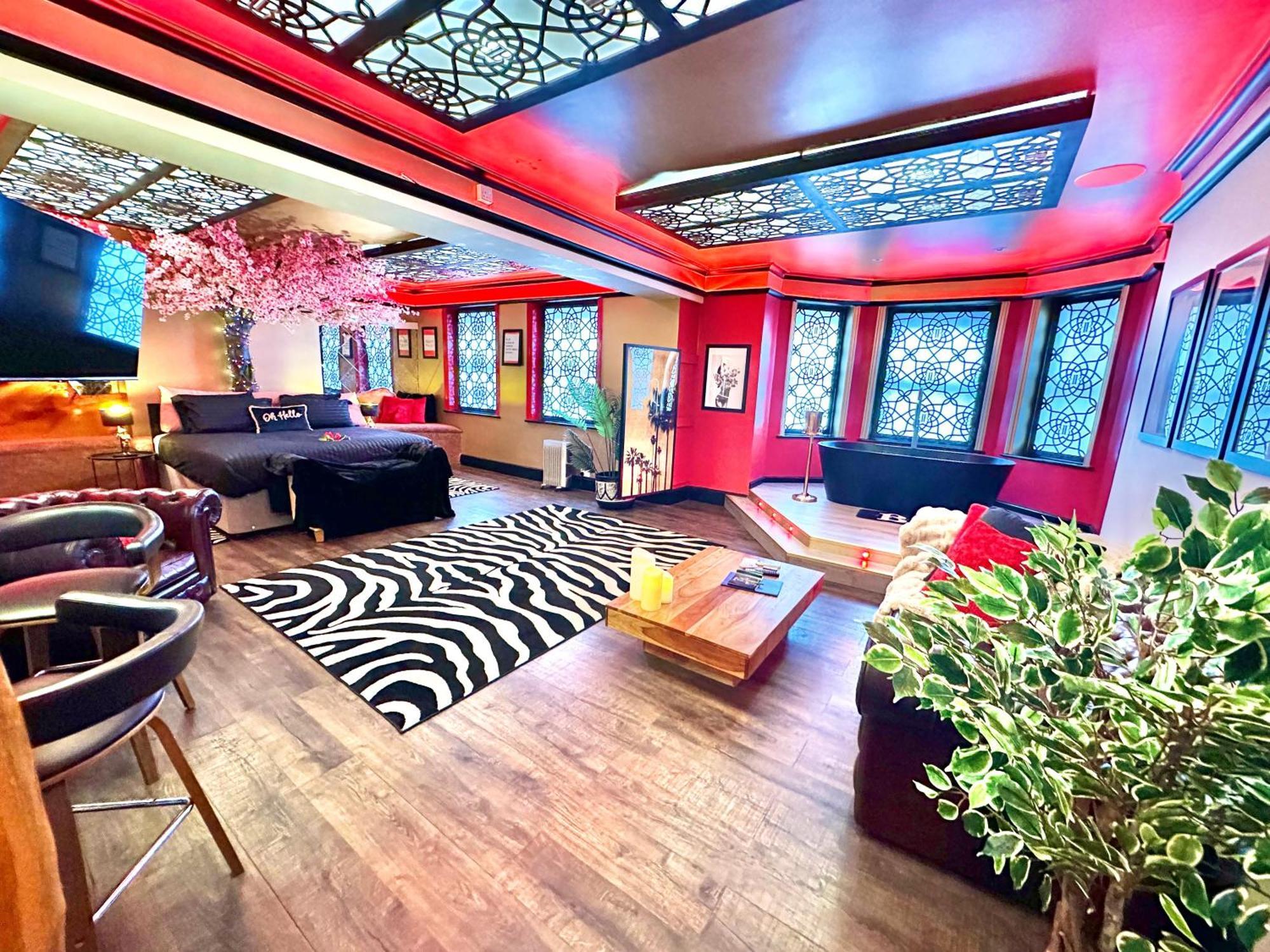 Beyond - Romantic Basement Apartment - Close To Beach - With Parking Bournemouth Buitenkant foto