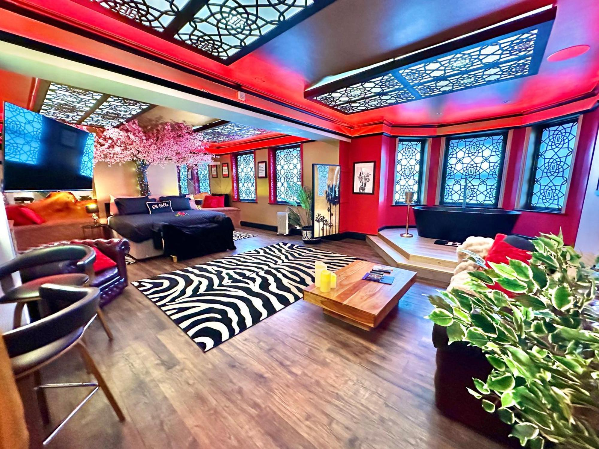 Beyond - Romantic Basement Apartment - Close To Beach - With Parking Bournemouth Buitenkant foto