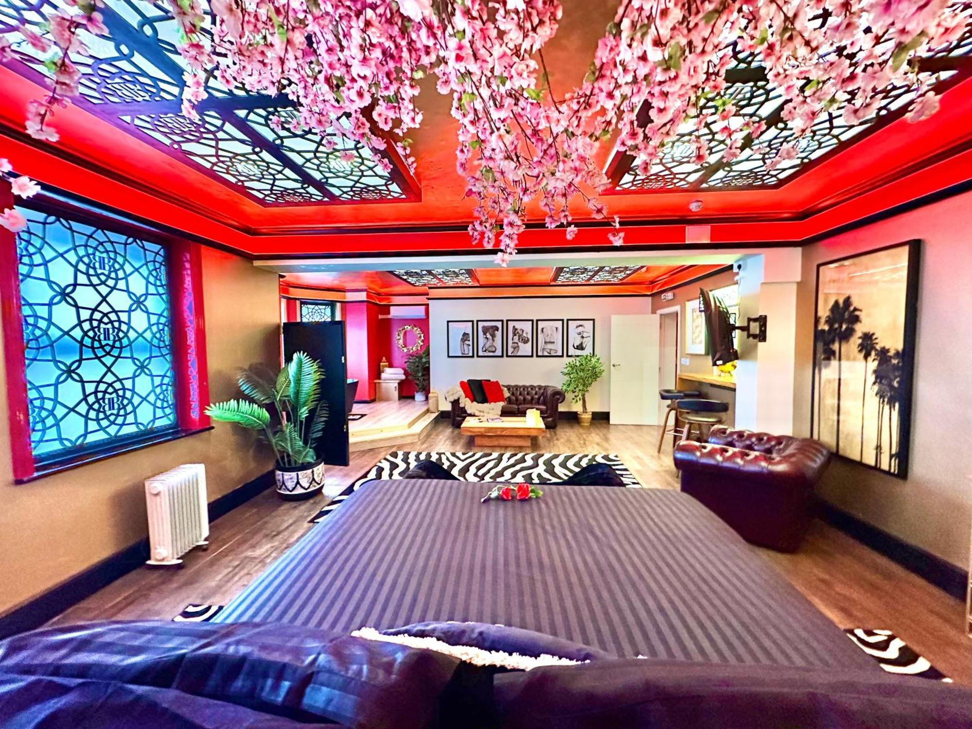 Beyond - Romantic Basement Apartment - Close To Beach - With Parking Bournemouth Buitenkant foto