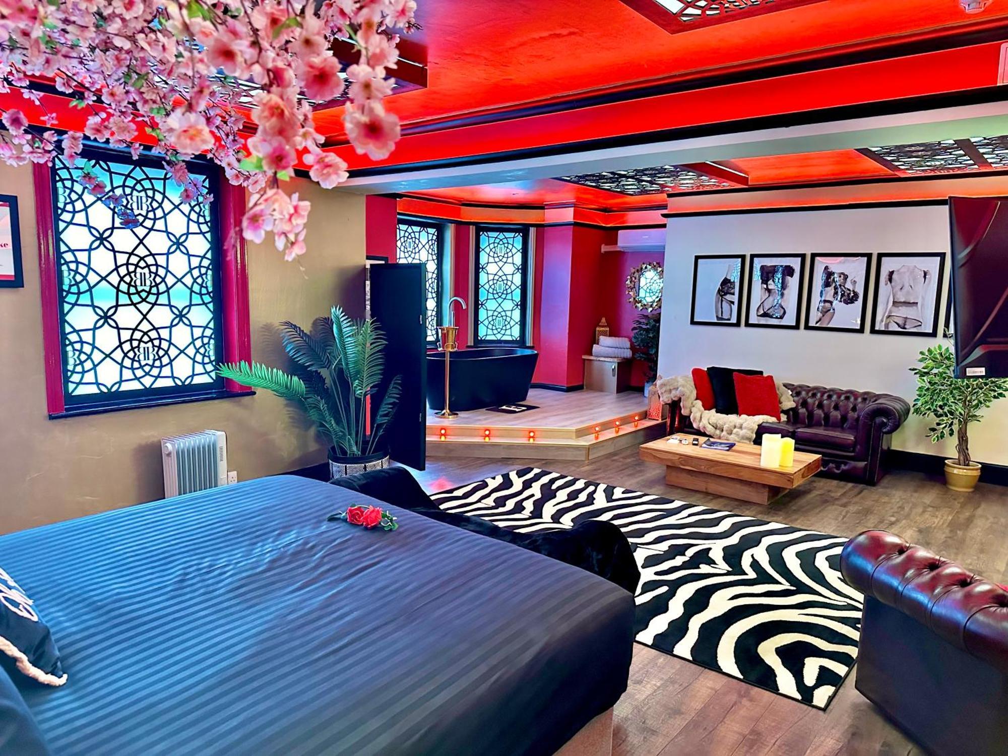 Beyond - Romantic Basement Apartment - Close To Beach - With Parking Bournemouth Buitenkant foto